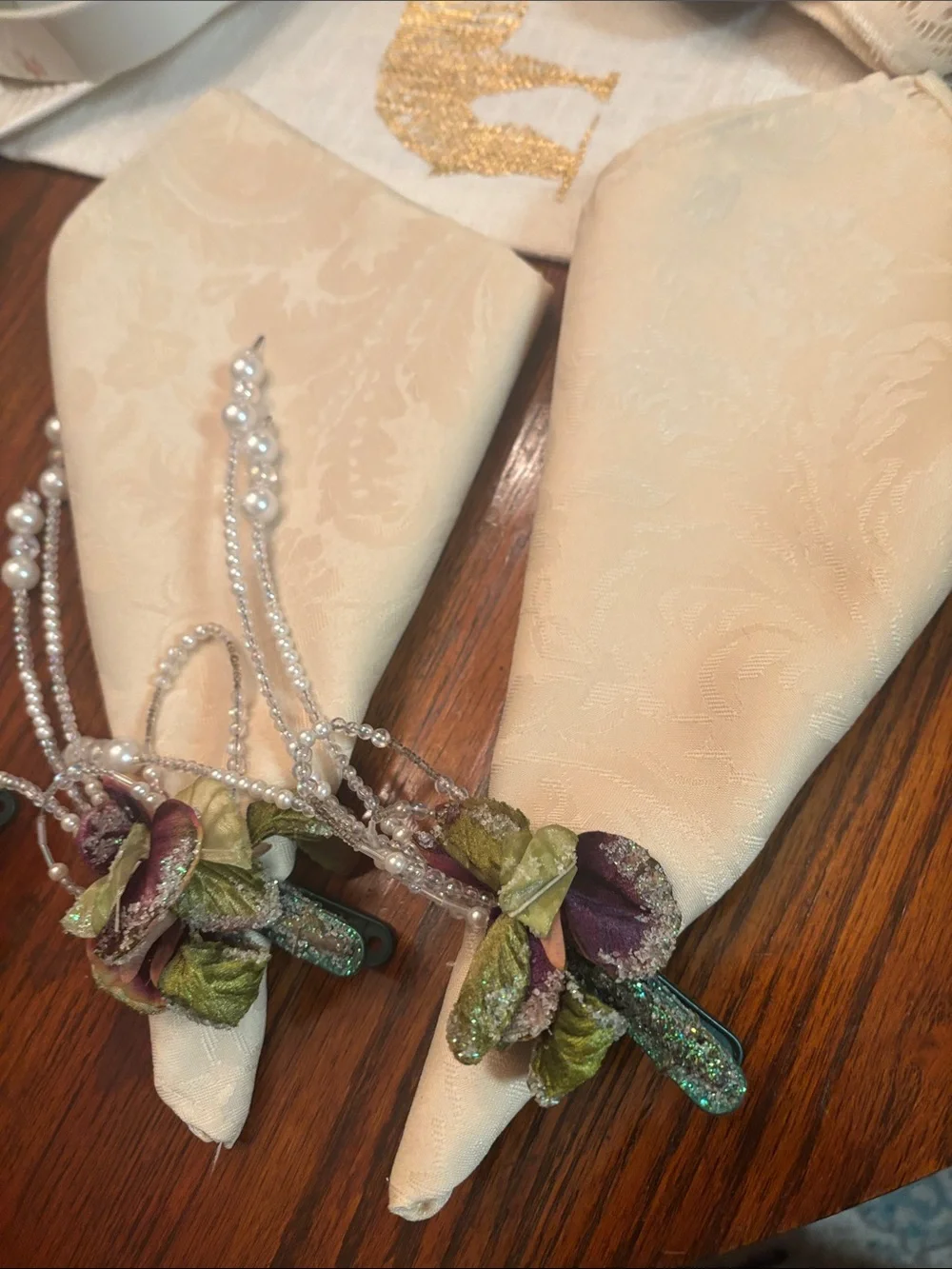 6 Elegant Beige Napkins With Pearls and clips